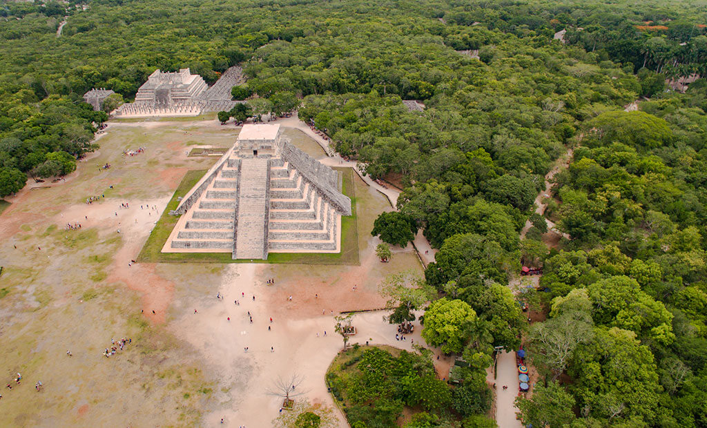 chichen itza archaeological site